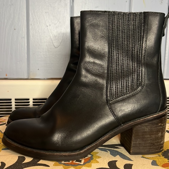 Ugg Camden boot- gently worn with box! - Picture 4 of 11